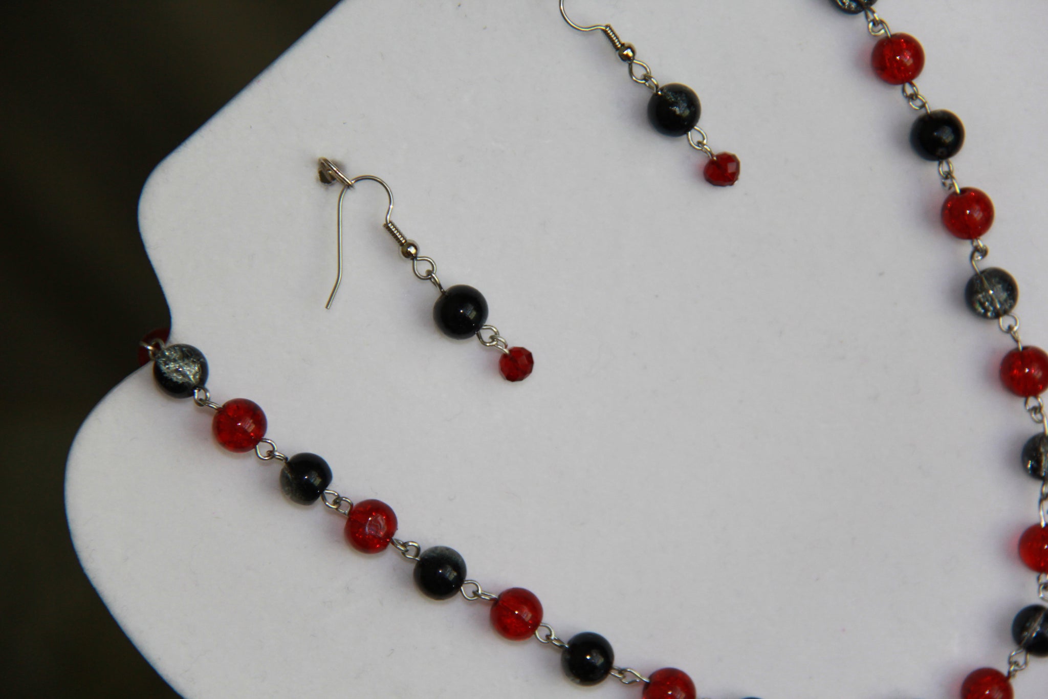 Red & Black Crackle bead necklace sets