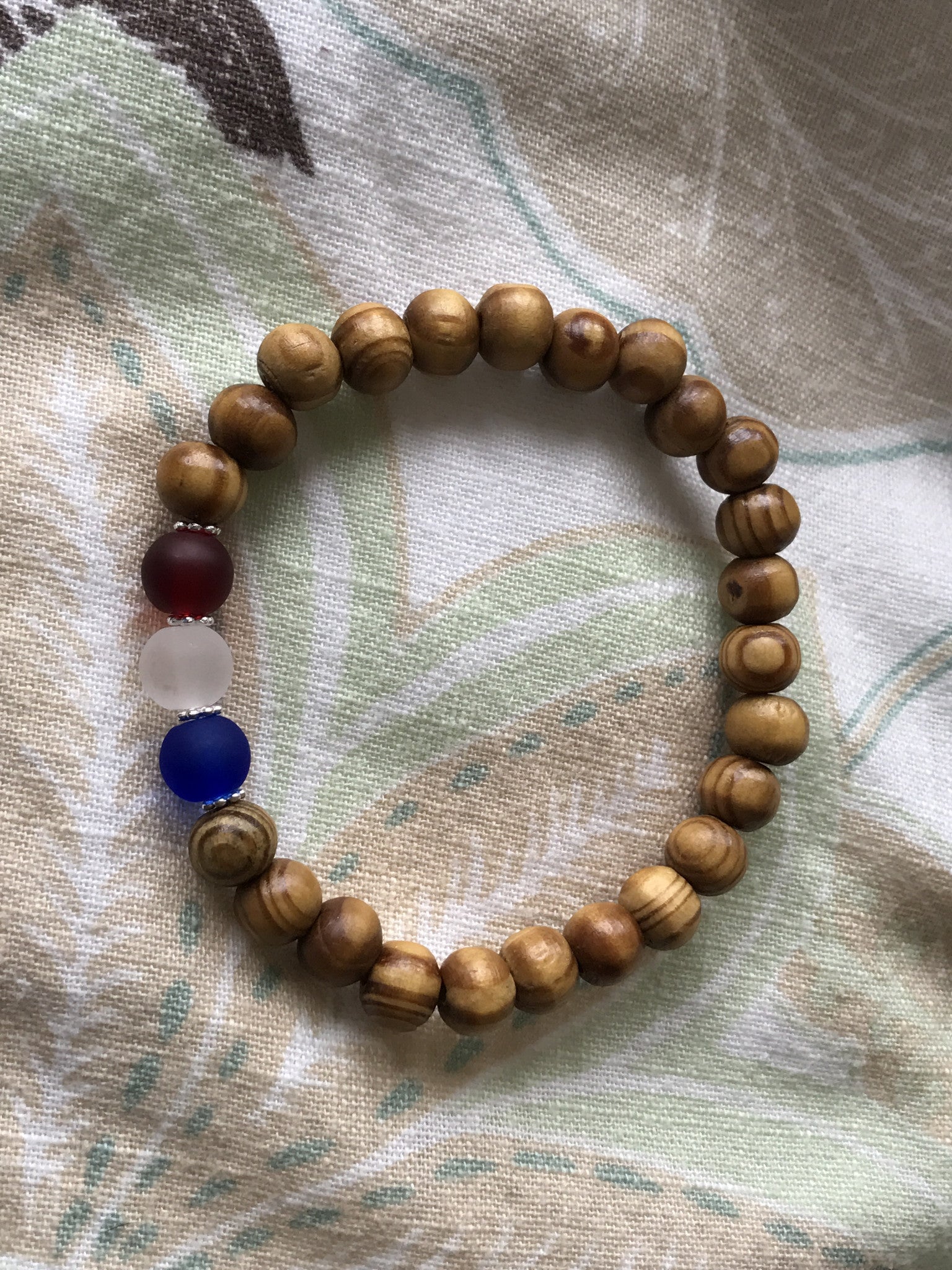 Wood and sea glass beads bracelet